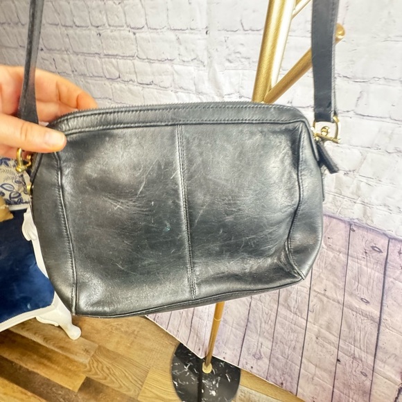 Etienne Aigner vintage black leather purse with gold accents - Picture 4 of 11